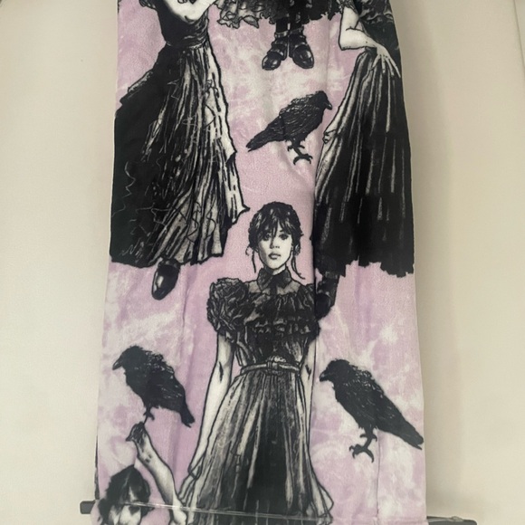 Wednesday Addams Family Plush Throw Blanket Purple Black 50x70 - Picture 4 of 4